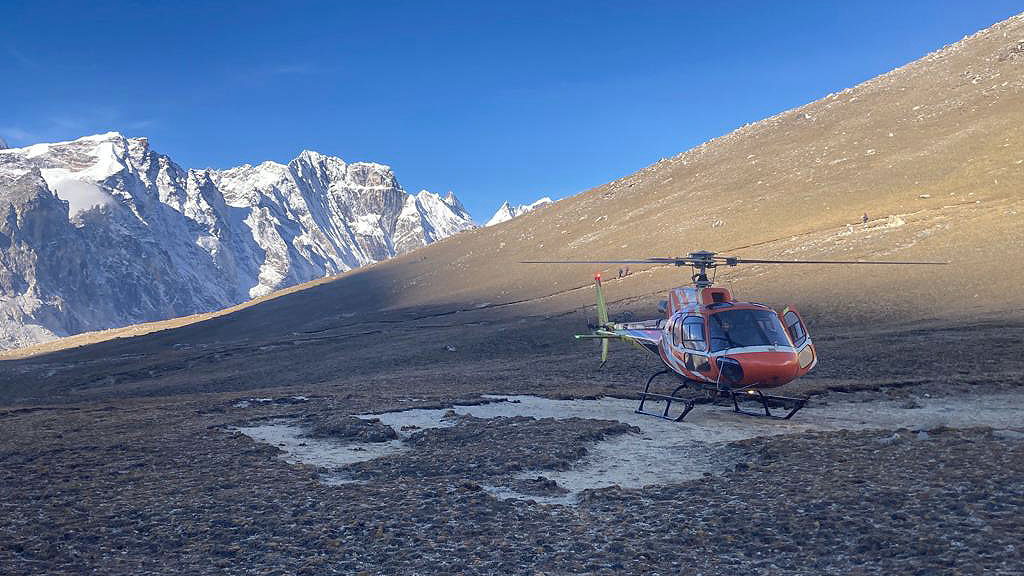 Mit dem Helikopter im Himalaya