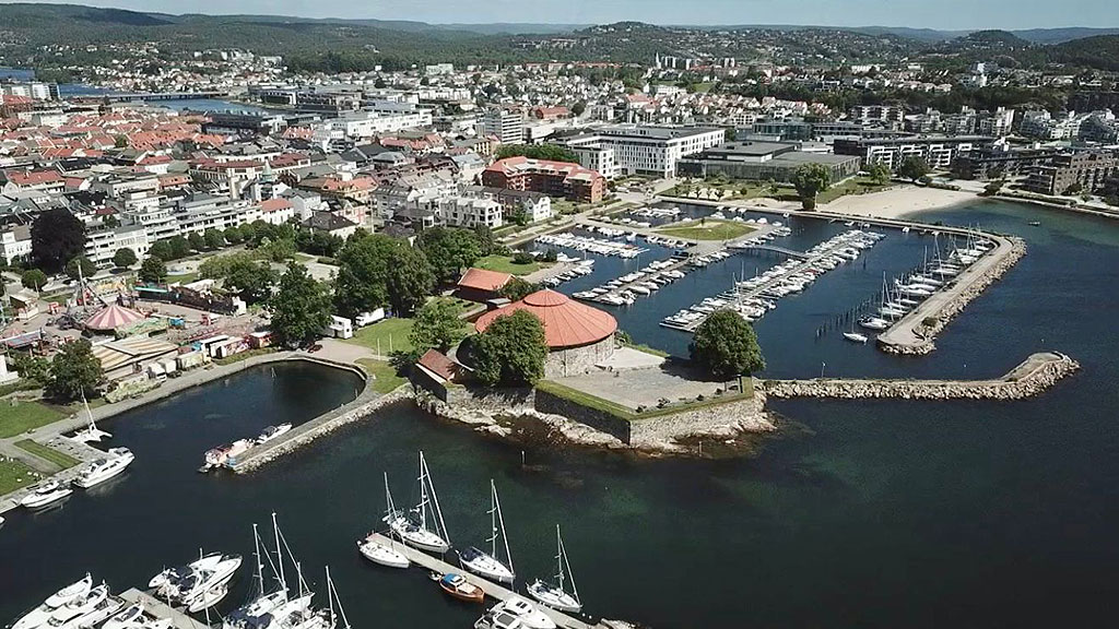 Kunstfliegerin in Norwegen